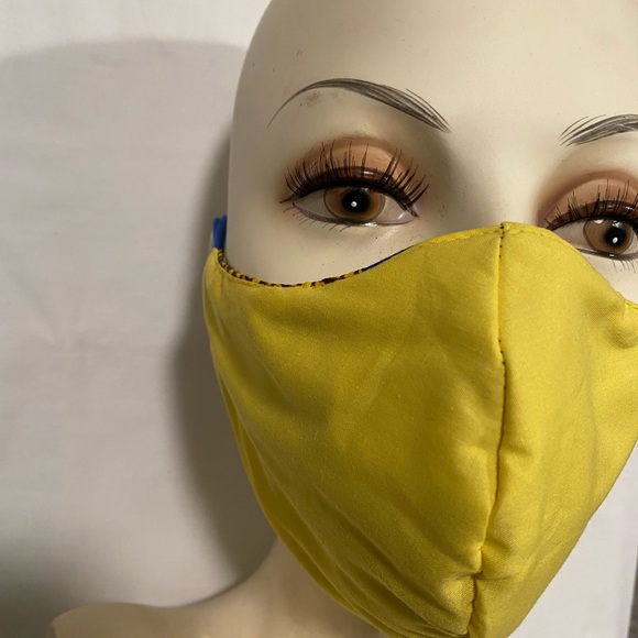 ๐ African Fabric Mask ๐ท - Picture 6 of 6